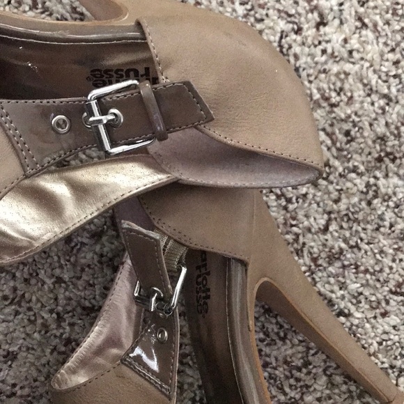 Nude pleather platform heels - Picture 7 of 7